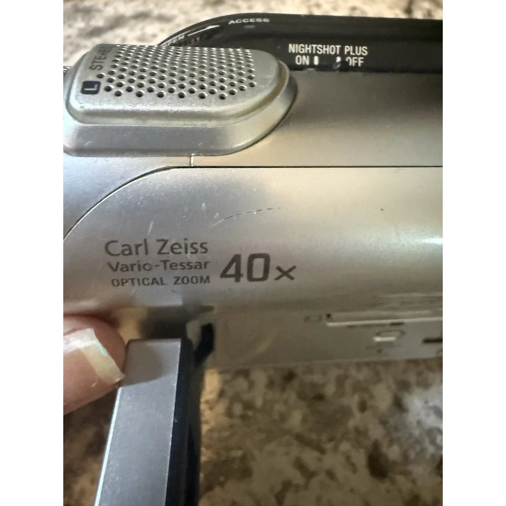 Sony Handycam DCR-DVD108 Camcorder Mini DVD Video Recorder Needs Battery